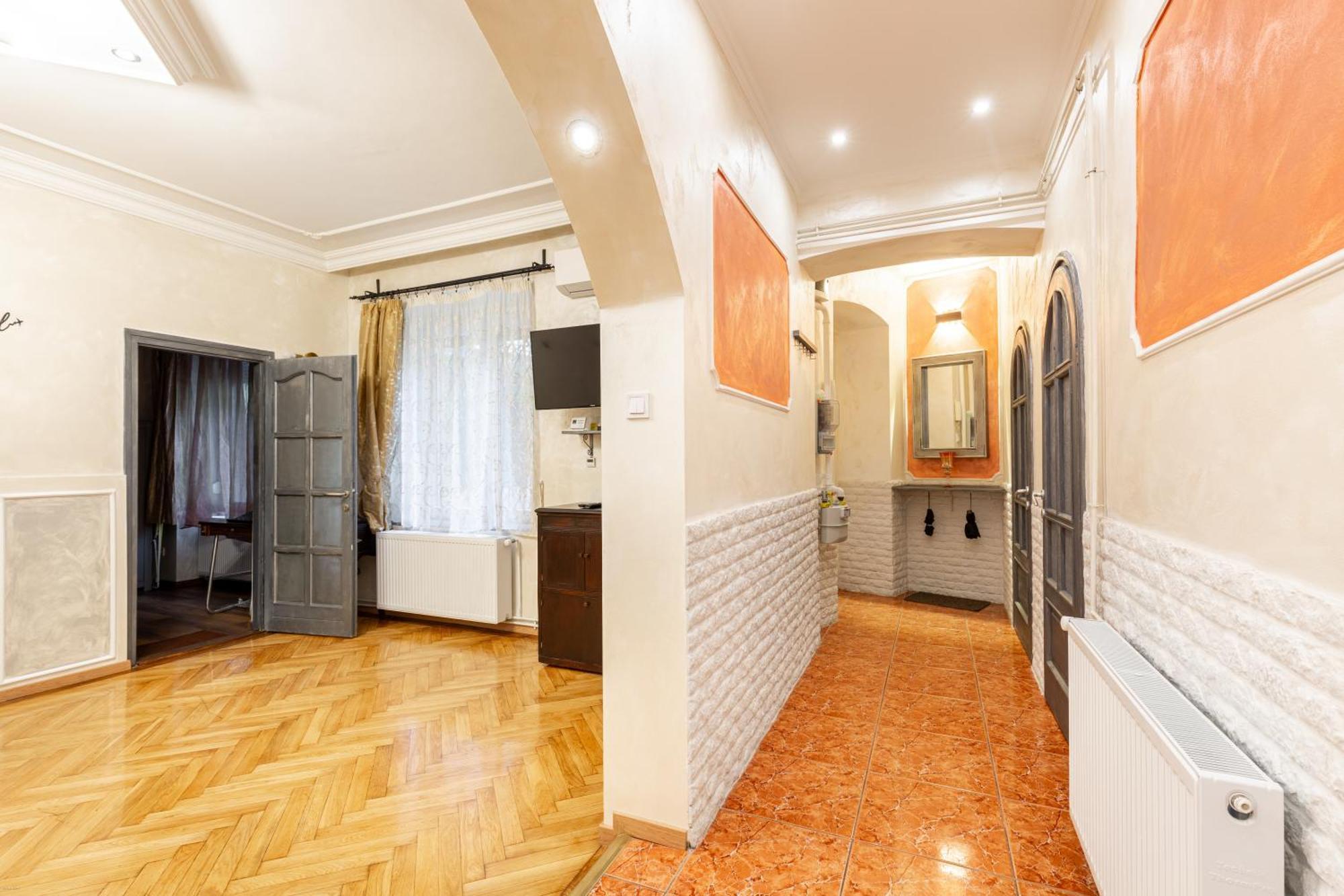 Mari&emi Flat In Corvin Appartamento