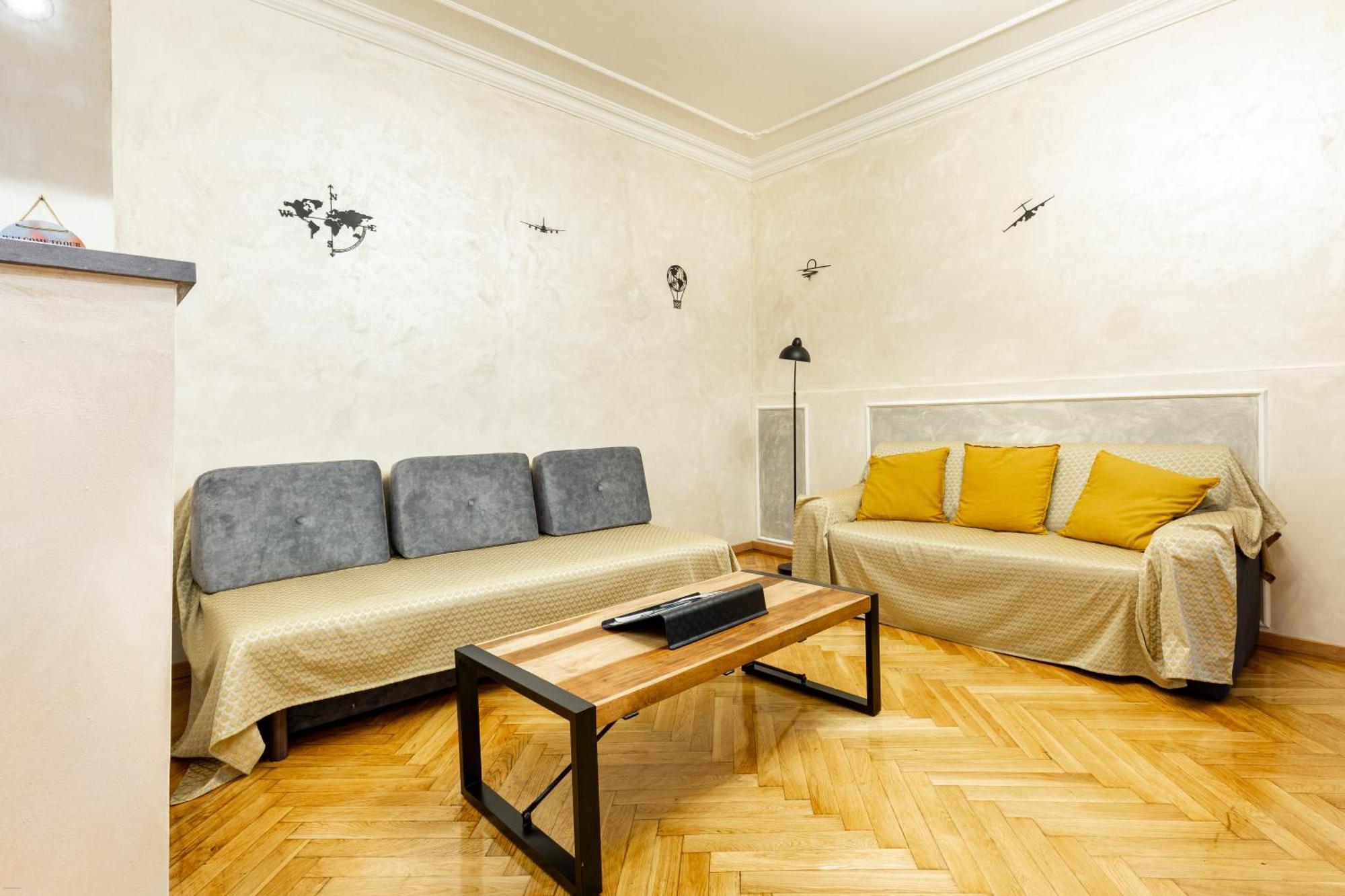 Mari&emi Flat In Corvin * Budapeszt